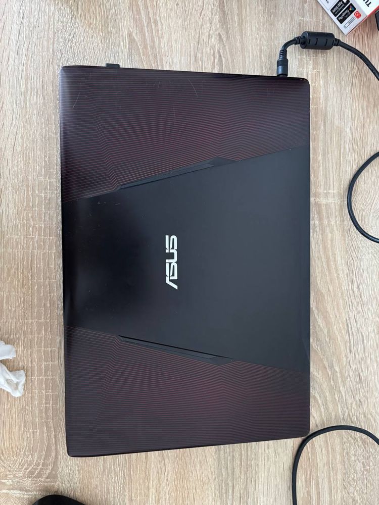 ігровий ноутбук asusFX553V