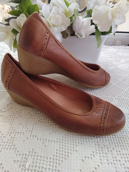 Sapatos em pele - Tamanho 38 - Novos!
