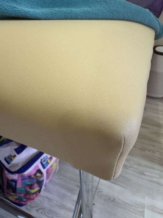 Кушетка полуавтомат чемодан складна