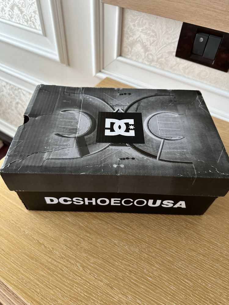 DCShoecousa кроссовки новые изначальная цена 3330 грн