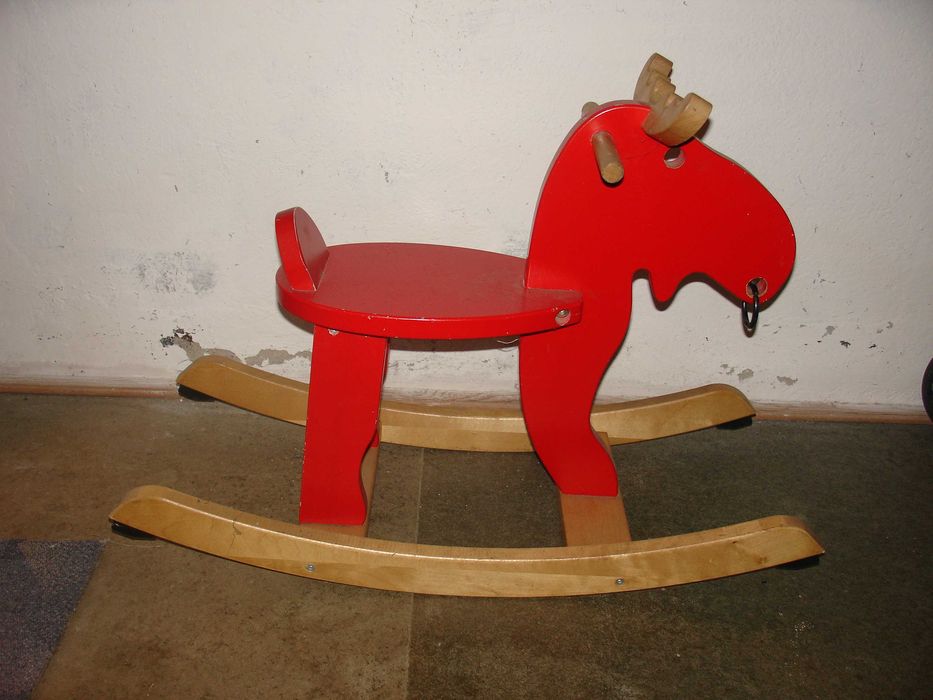 Konik na biegunach drewniany dla dziecka