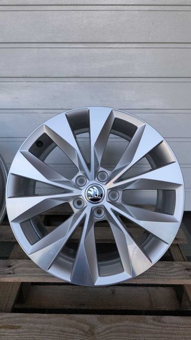 Felgi aluminiowe Skoda Superb IV III Scout Vw 18" 5x112 Et44 (GD1257)