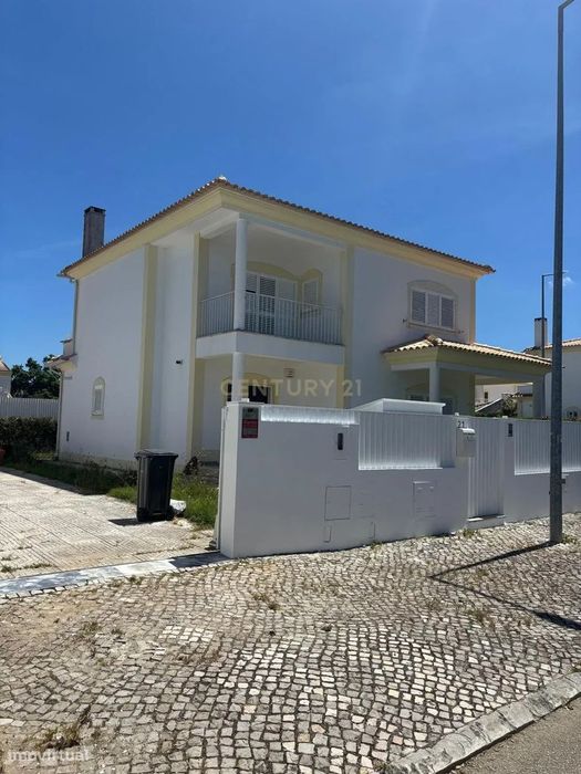 Moradia T3 para Arrendamento em Sesimbra – Carrasqueira