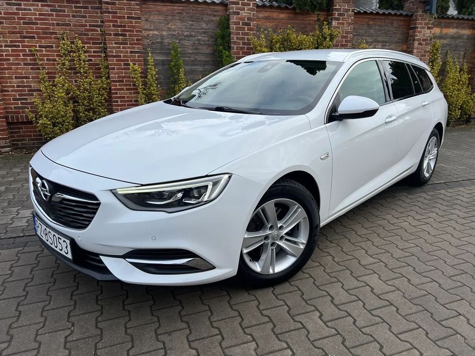 Opel Insignia 2.0CDTI 170KM ILUX Półskóra Navi Kamera Blis G.Fotele Pdc Nowy Rozrząd