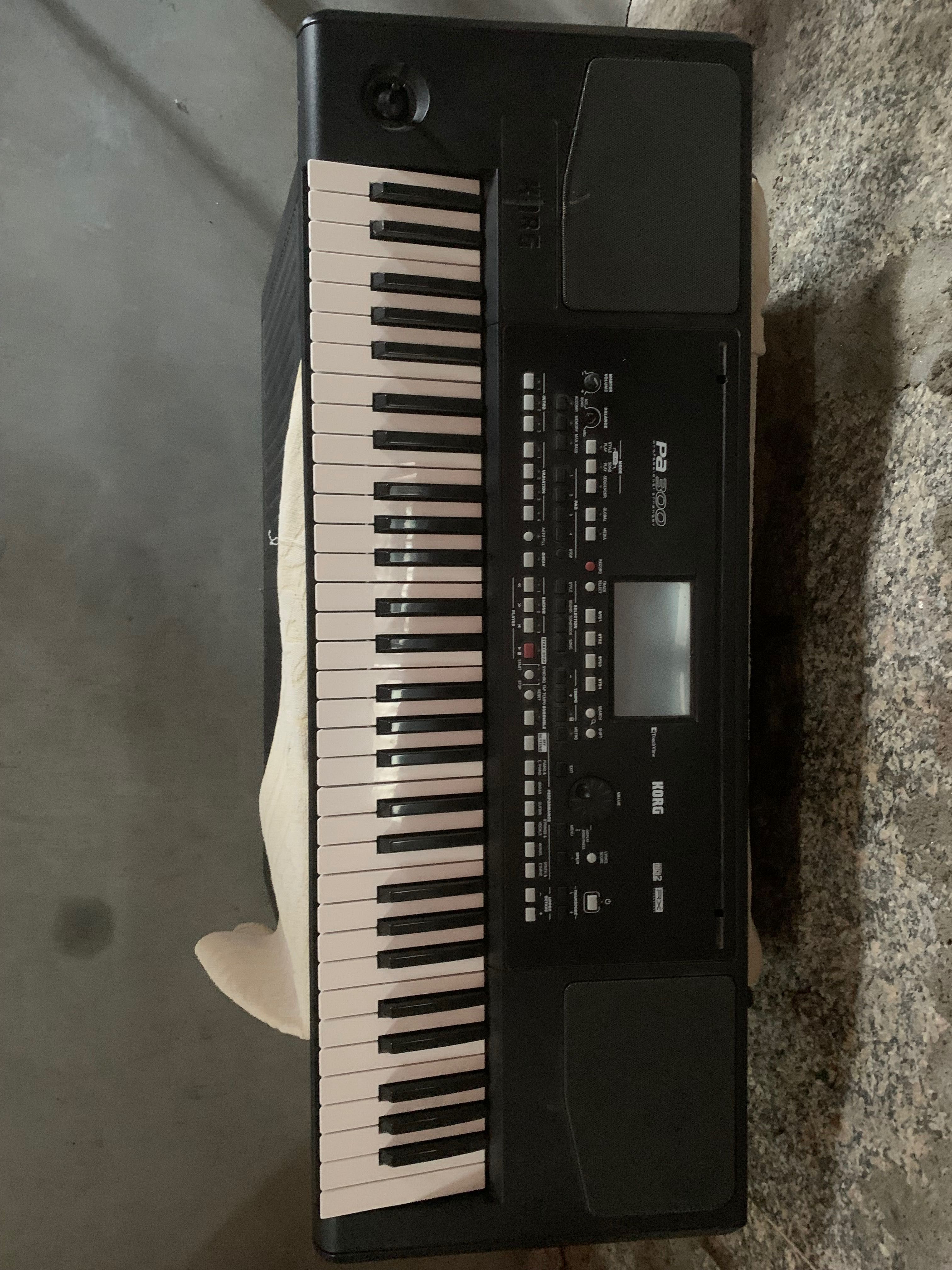Korg pa300 + mesa behringer x1204 usb 12 canais