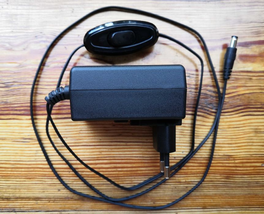 Продаю AC/DC адаптер живлення ''APD'' (WA-18H12) 12V 1,5A (оригінал)