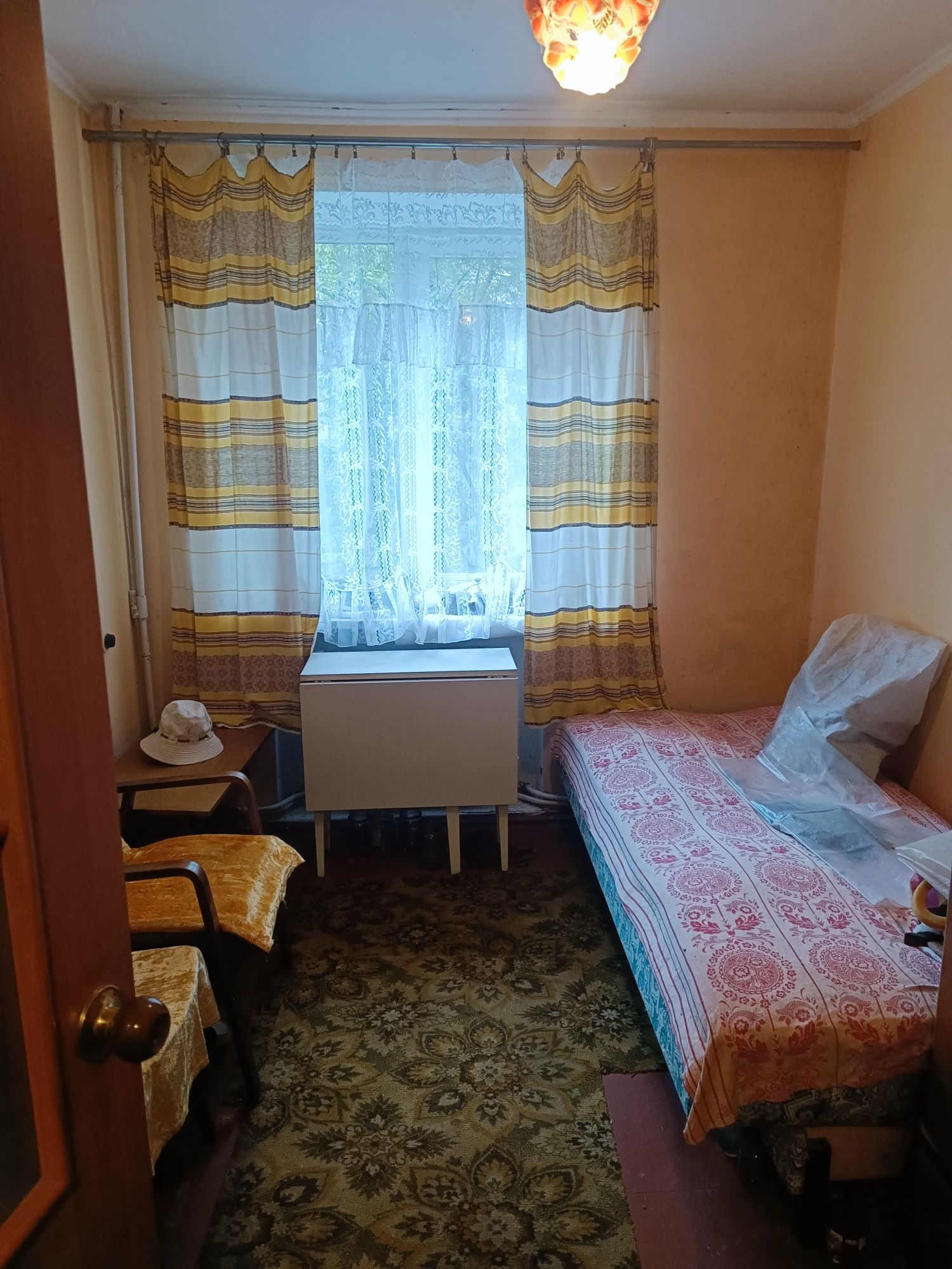 продаж чотирьохкімнатної квартири на крошні