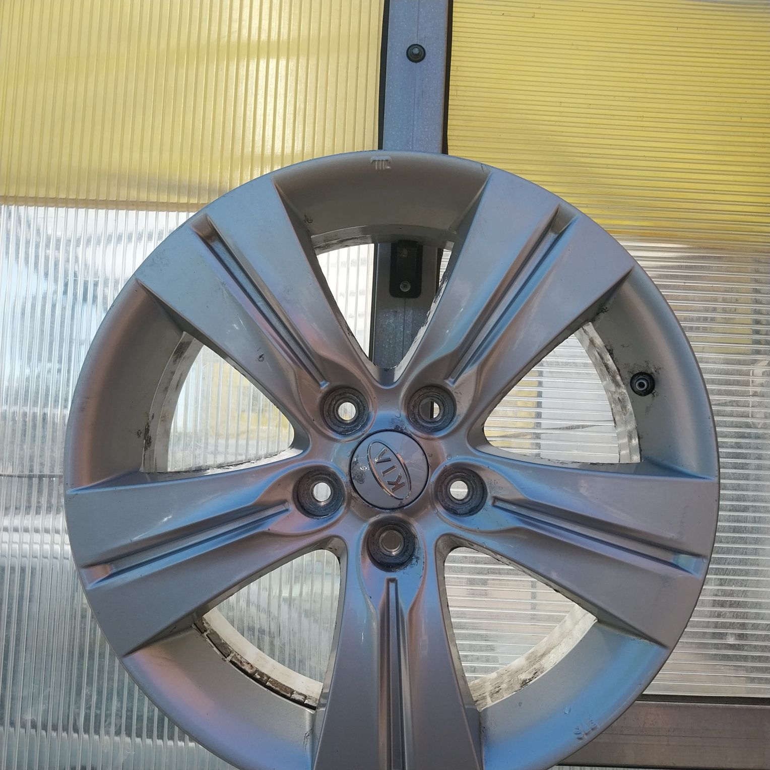 Oryginalne Felgi Aluminiowe Kia R17 5x114.3 6.5J ET 35