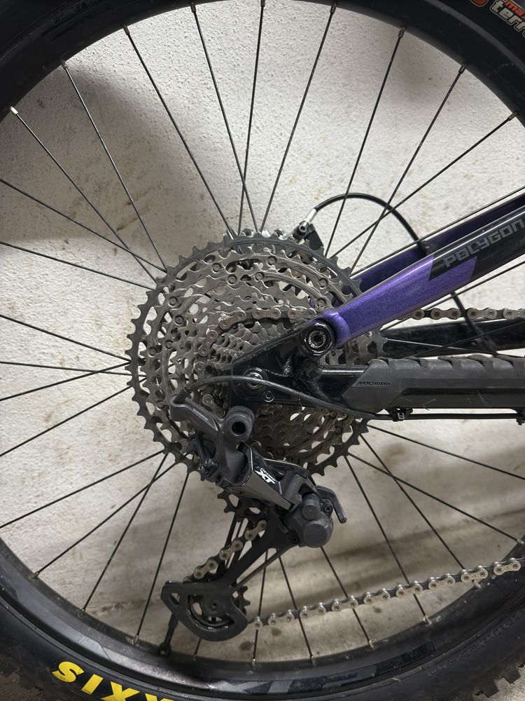 Bicicleta Trail/Enduro Polygon Siskiu T8 27.5