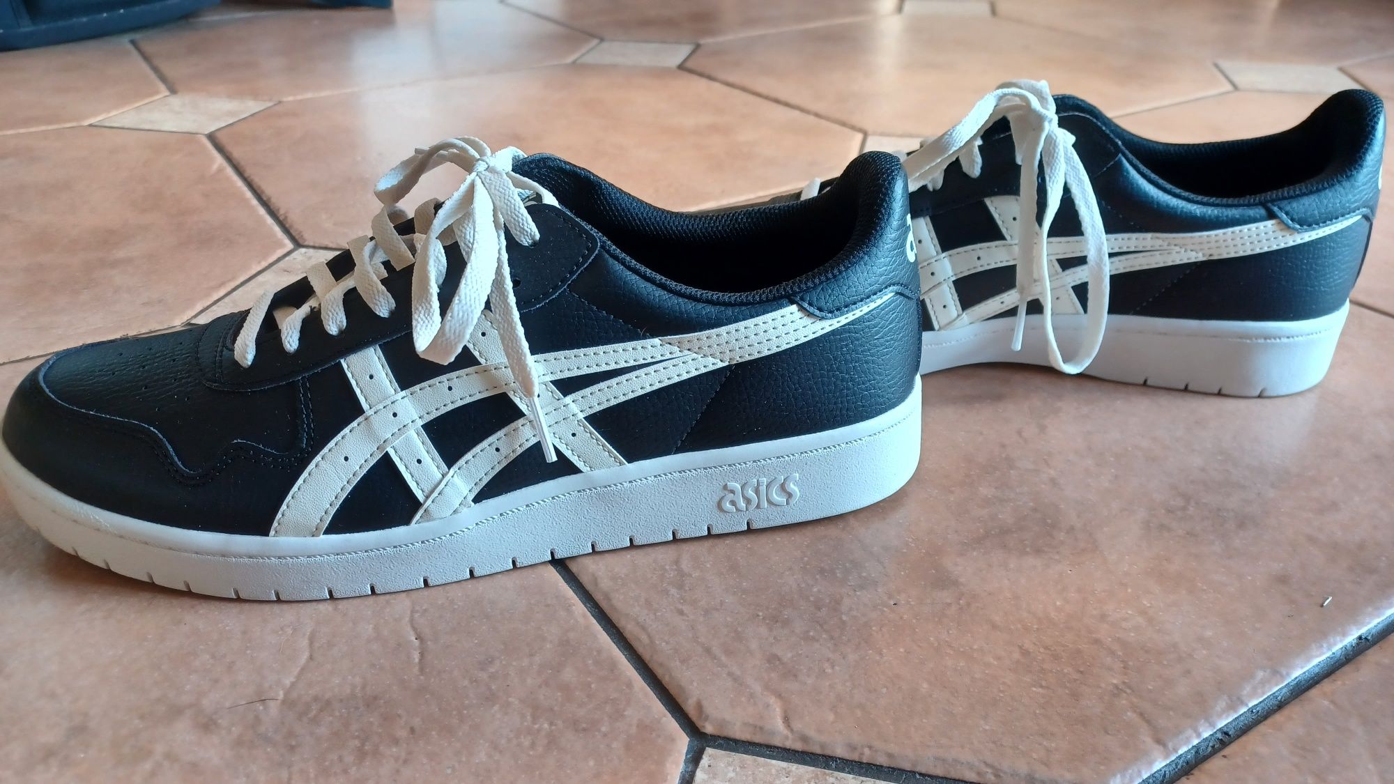 Asics  Japan Unisex   r. 46