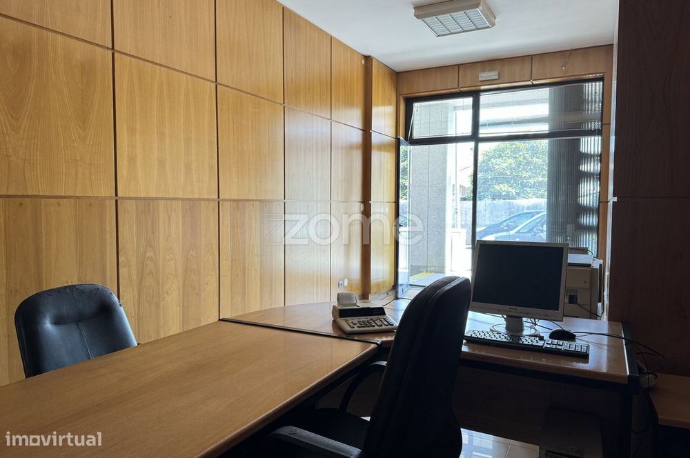 Escritório para arrendamento, em Paços de Brandão, Sta. Maria da Fe...