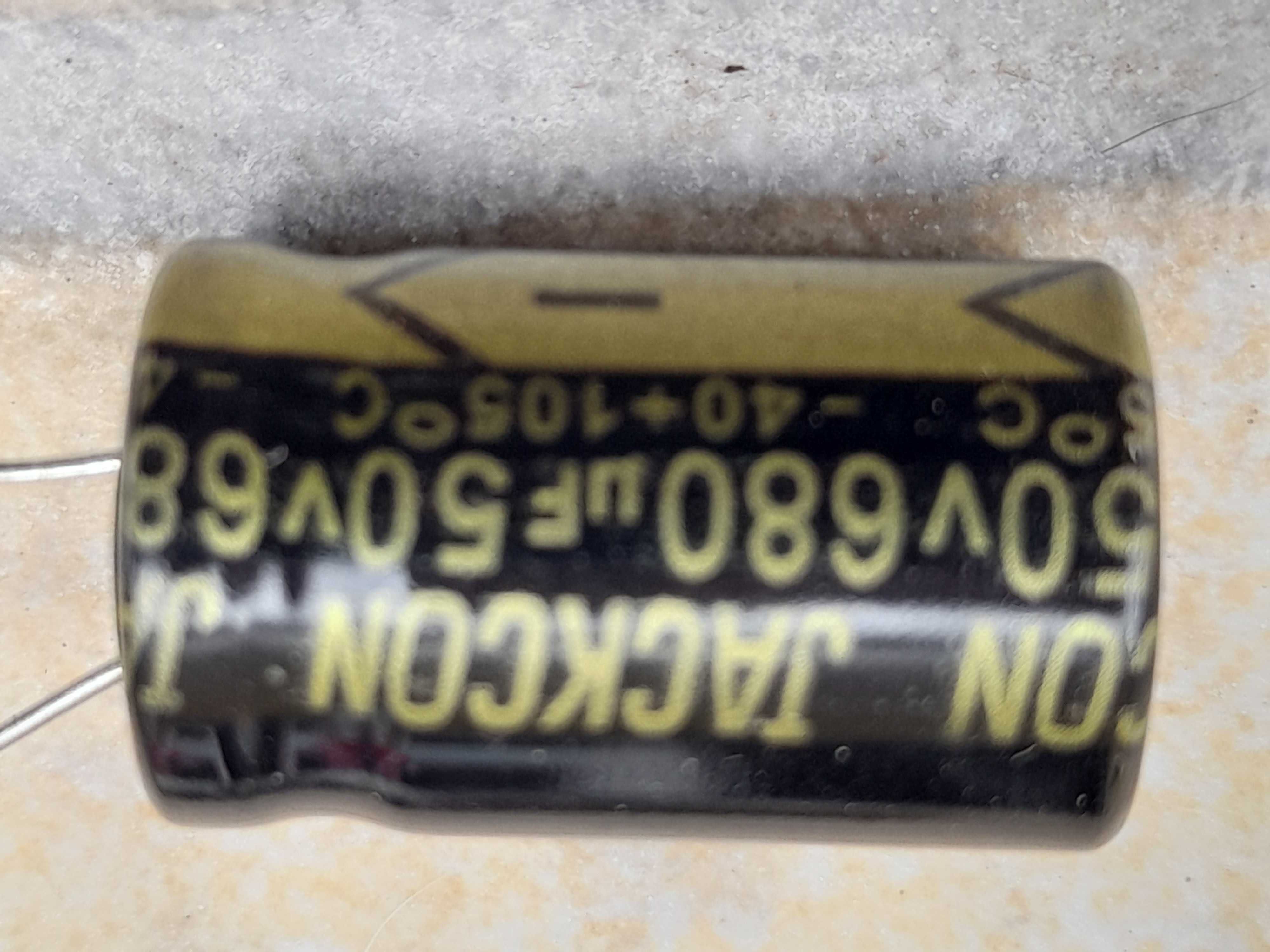 Condensadores eletroliticos  DIP