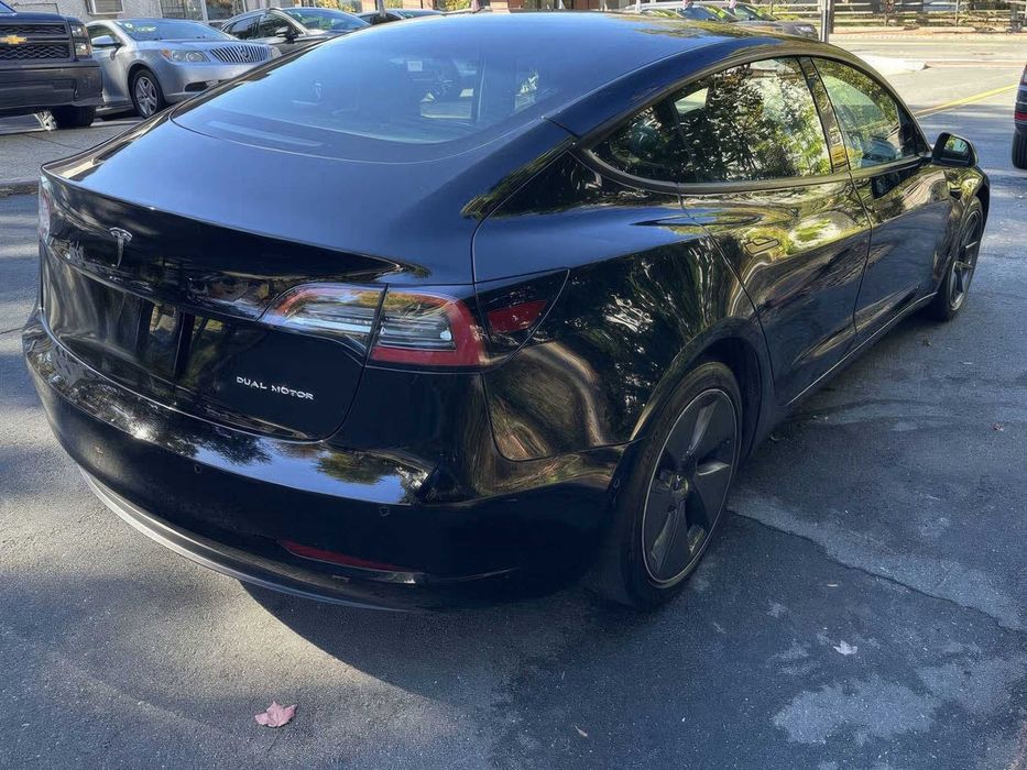 Tesla Model 3 Long Range      2021