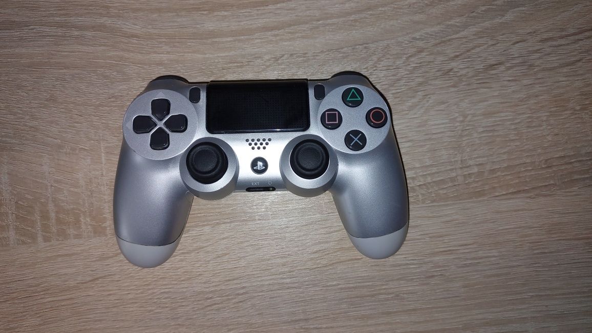 Sony PS4 Slim 500gb. 2 джойстики + диск MK 11