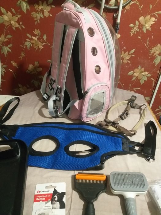 Переноска для собак ,пуходерки, машинка для стрижки собак