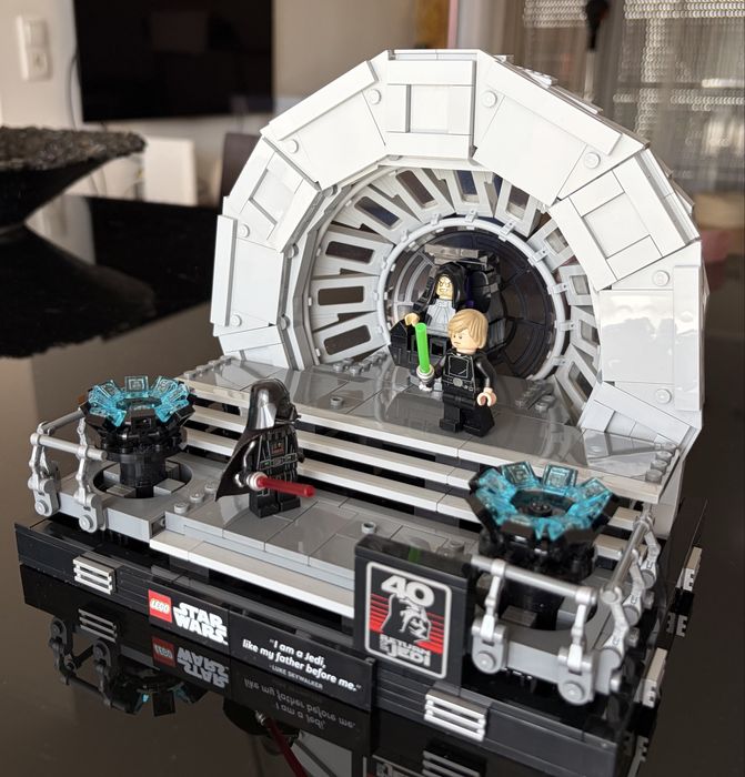 LEGO STAR WARS Emperor's Throne Room™ Diorama 75352