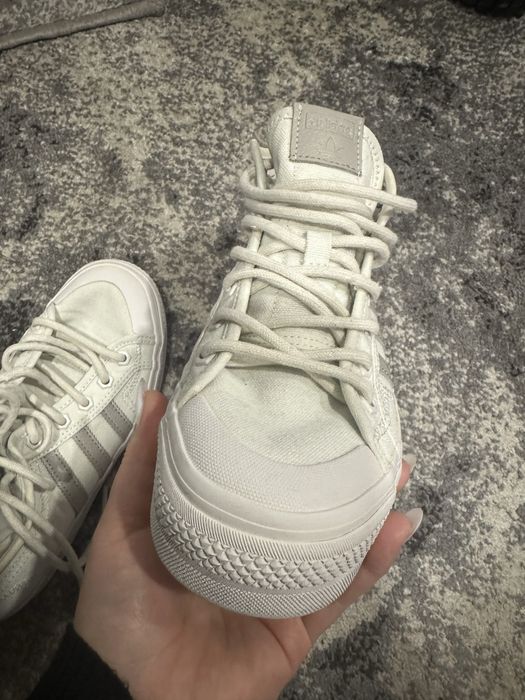 Кросівки adidas снікерси