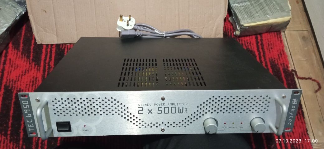 Підсилювач SKYTEC TEC6950 2*500W.