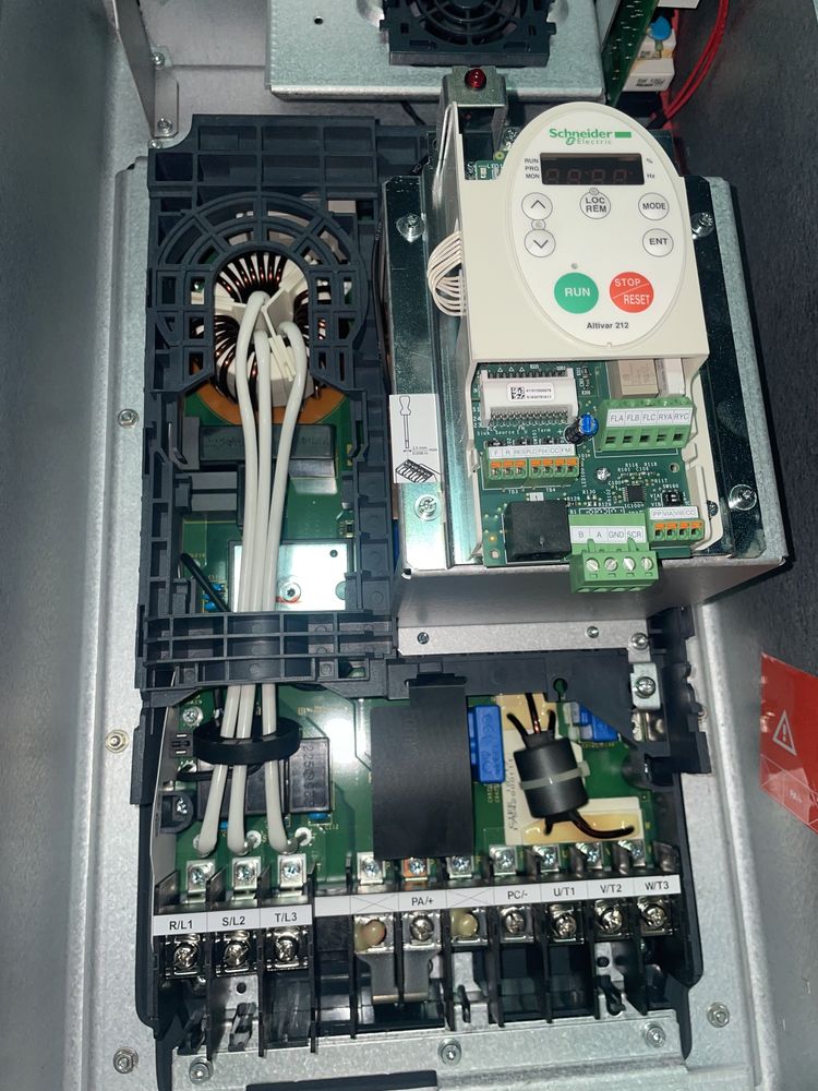 Частотный преобразователь Schneider Electric ATV212WD18N4