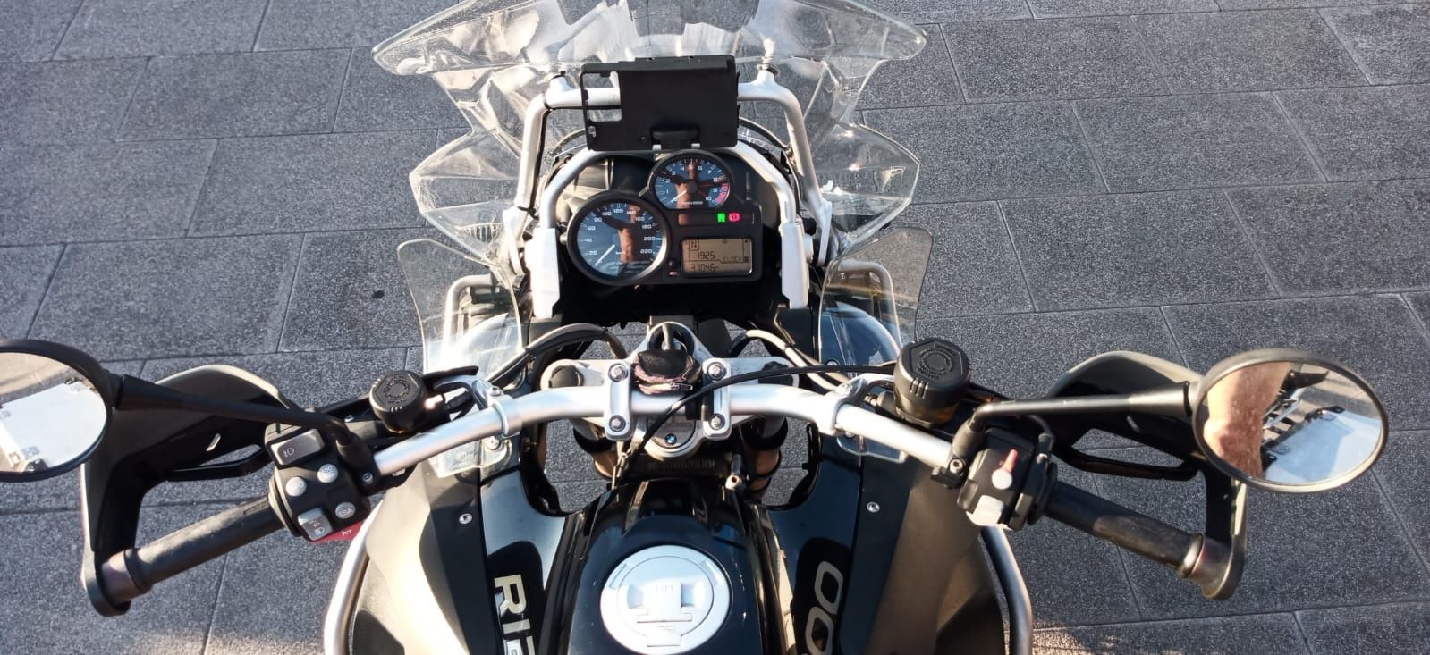 Moto BMW ano 2013, registo 2014.