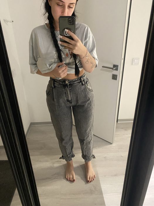 Джинси сірі, ширина регулюється знизу на ремінцях