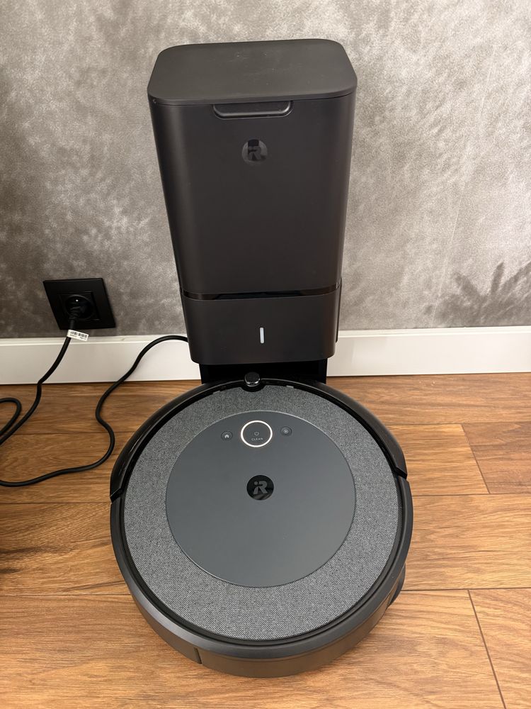Robot roomba i5+