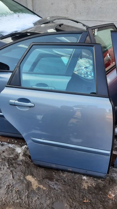Lak. 479-16 drzwi prawe kompletne Volvo V50