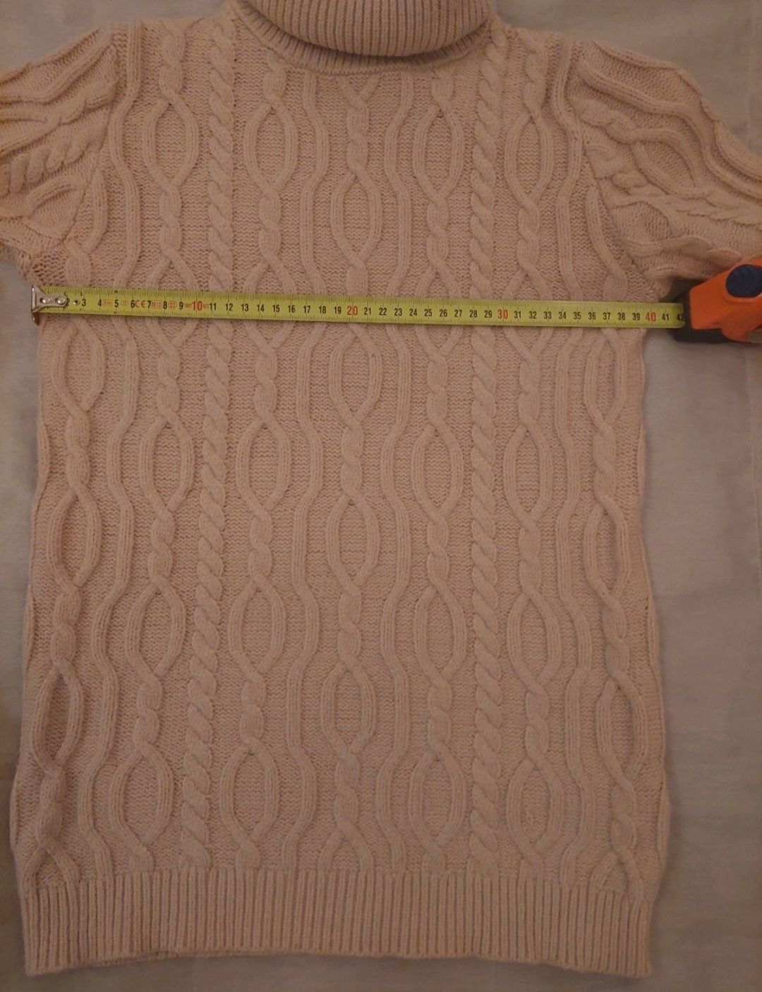 Sweter damski marki Reserved