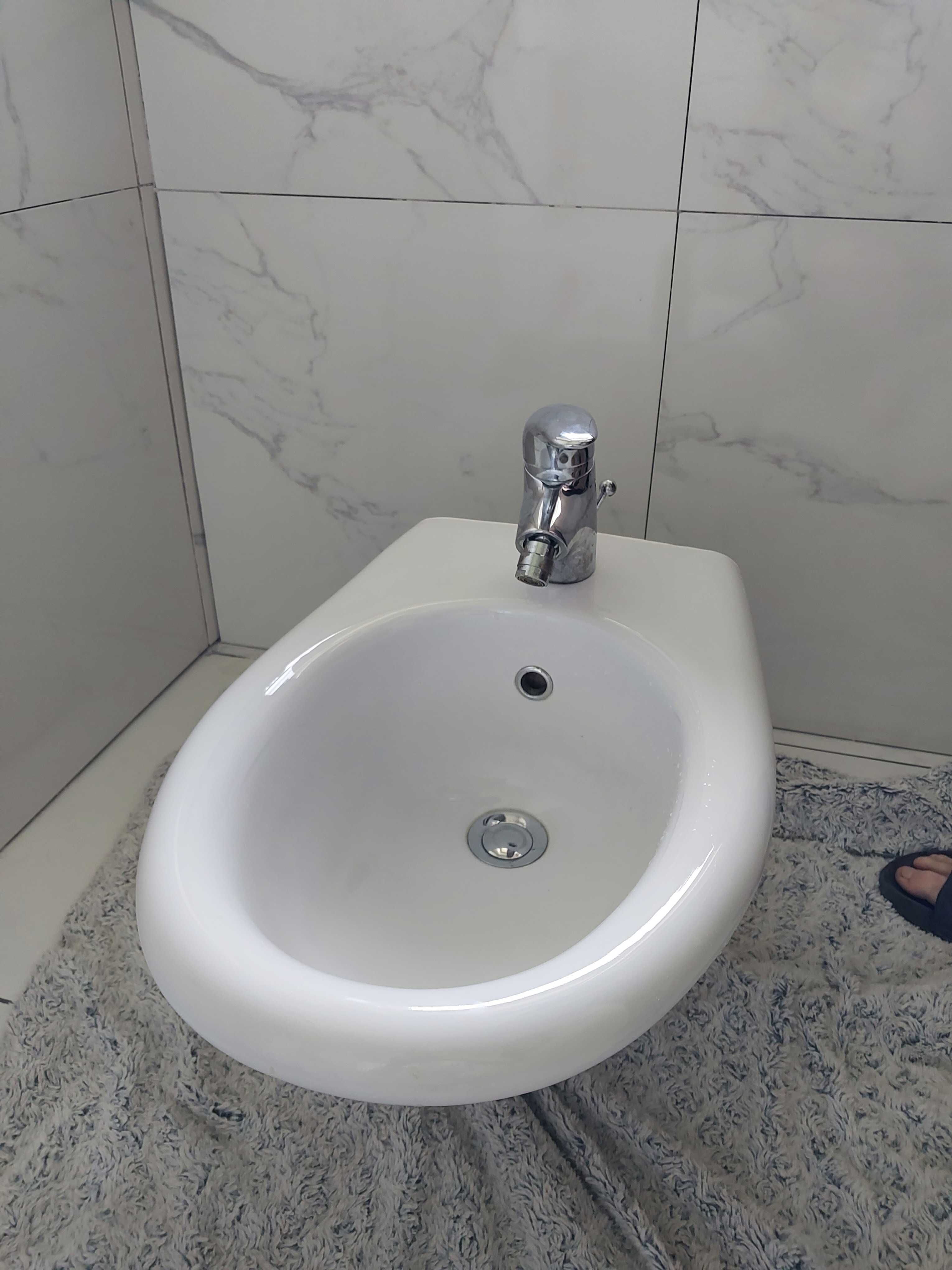 Bidet CATALANO z baterią HansGrohe