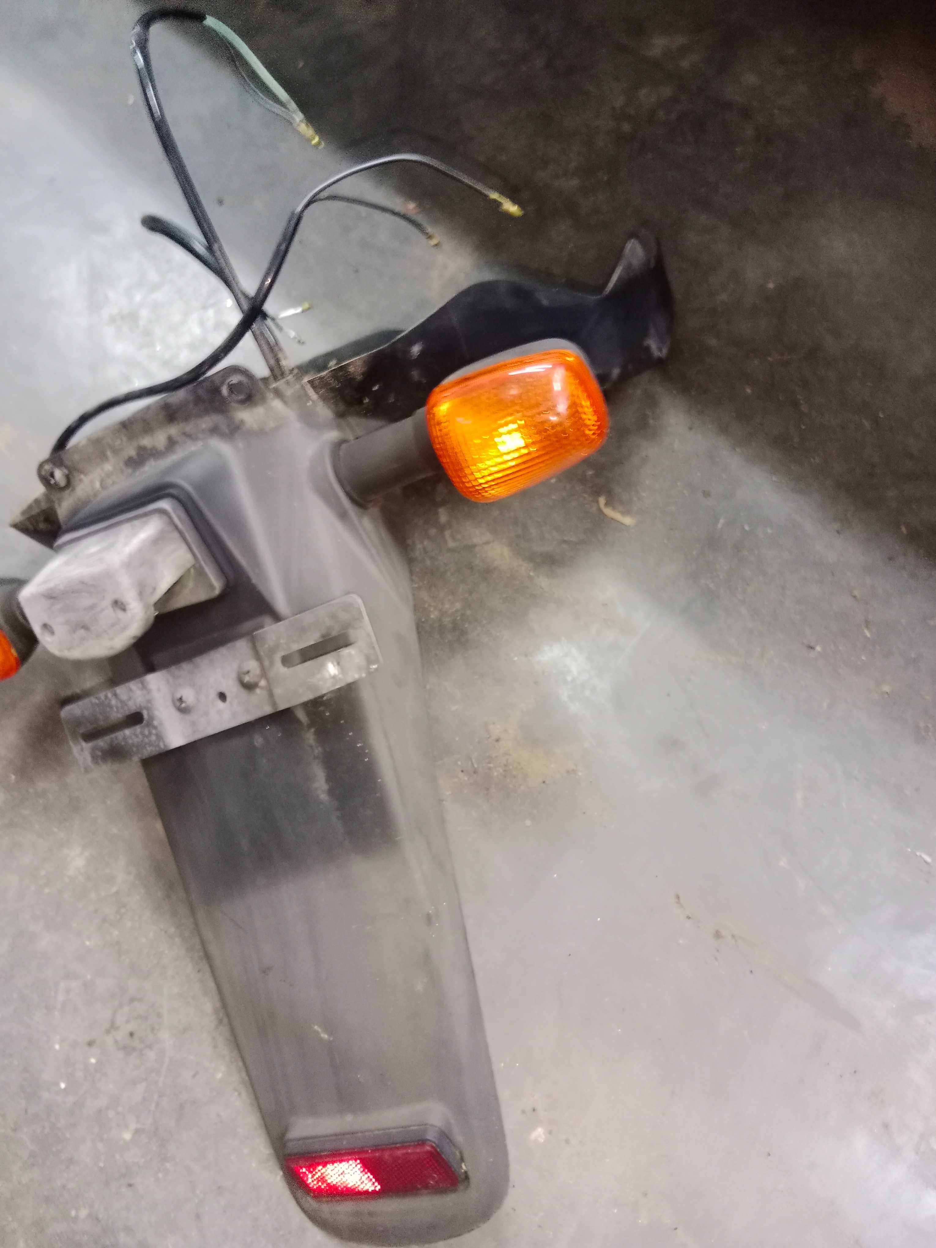 suzuki ue 125 ue125 błotnik tył tylny kierunkowskazy tylne chlapacz