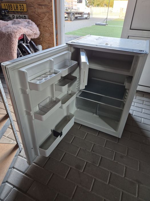 Lodówka mała z zamrażalnikiem