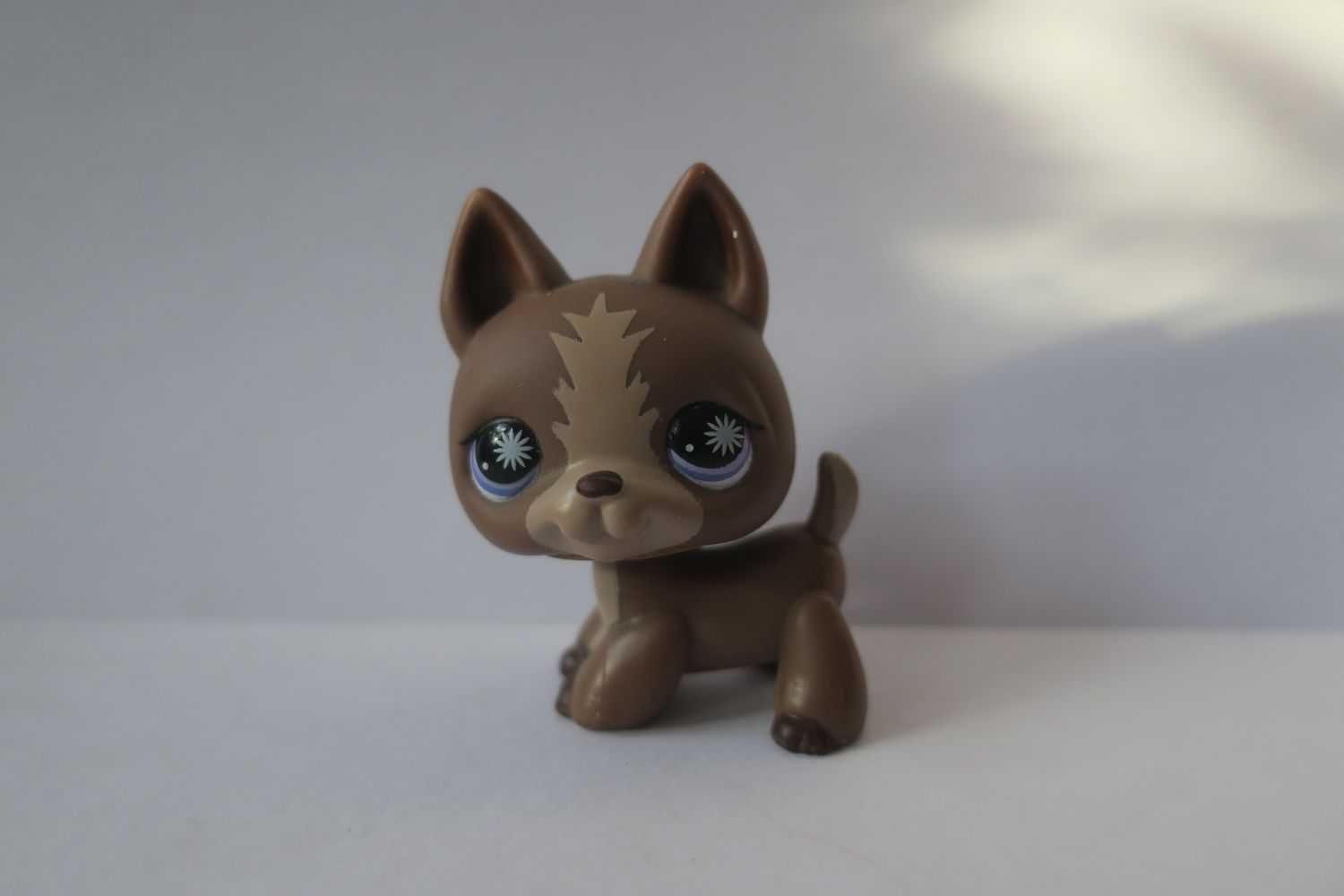 Figurka Littlest Pet Shop owczarek niemiecki LPS Hasbro brązowy