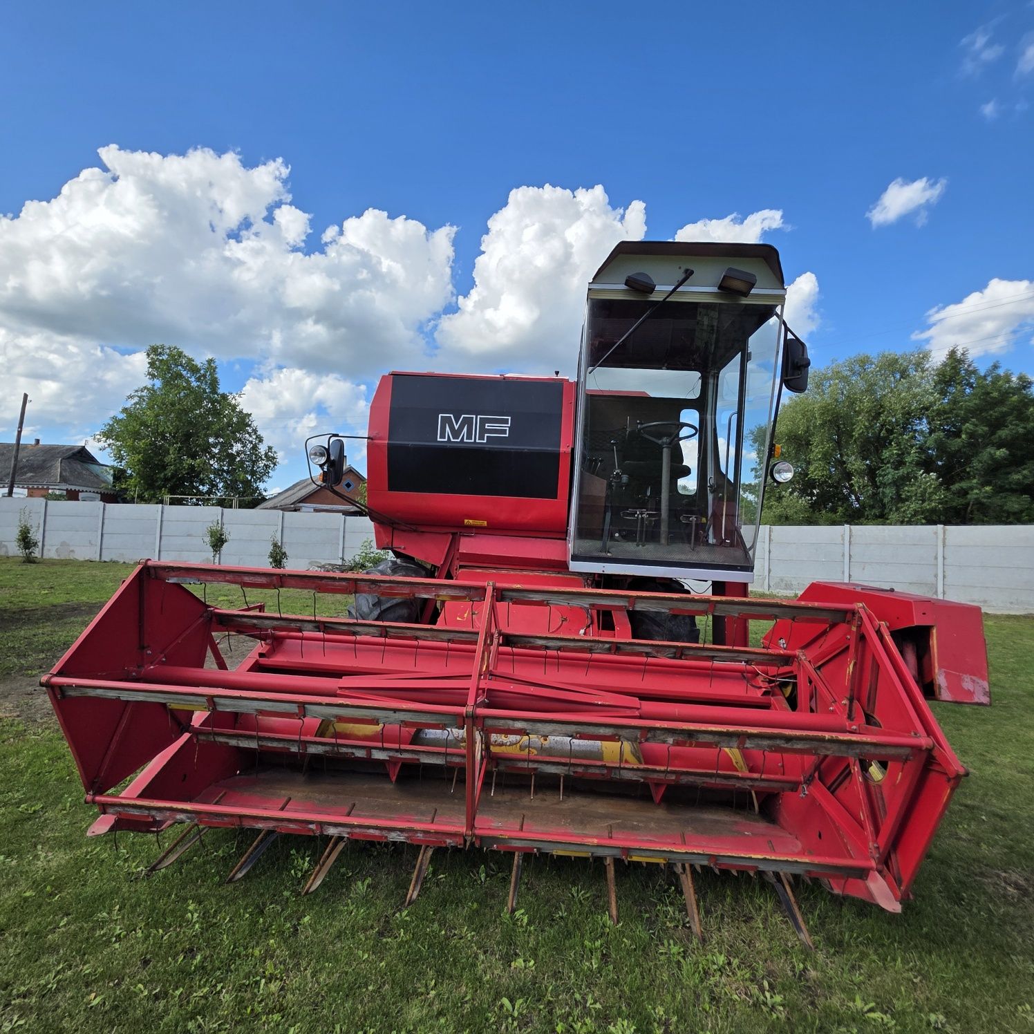 Комбайн зерно збиральний Massey Ferguson 20 з Фінляндії