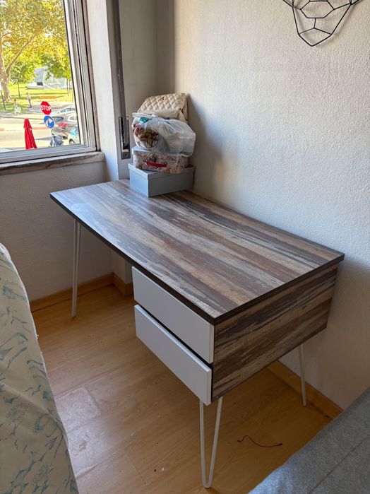 Mesa e cadeira escritório