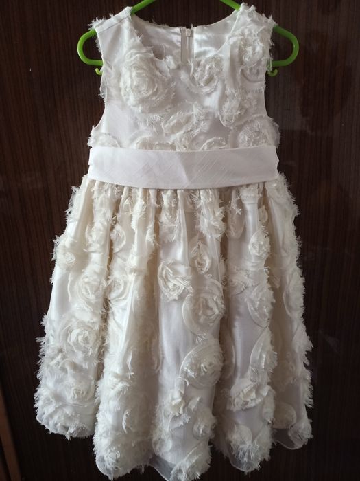 Sukienka biała w róże na 122/128