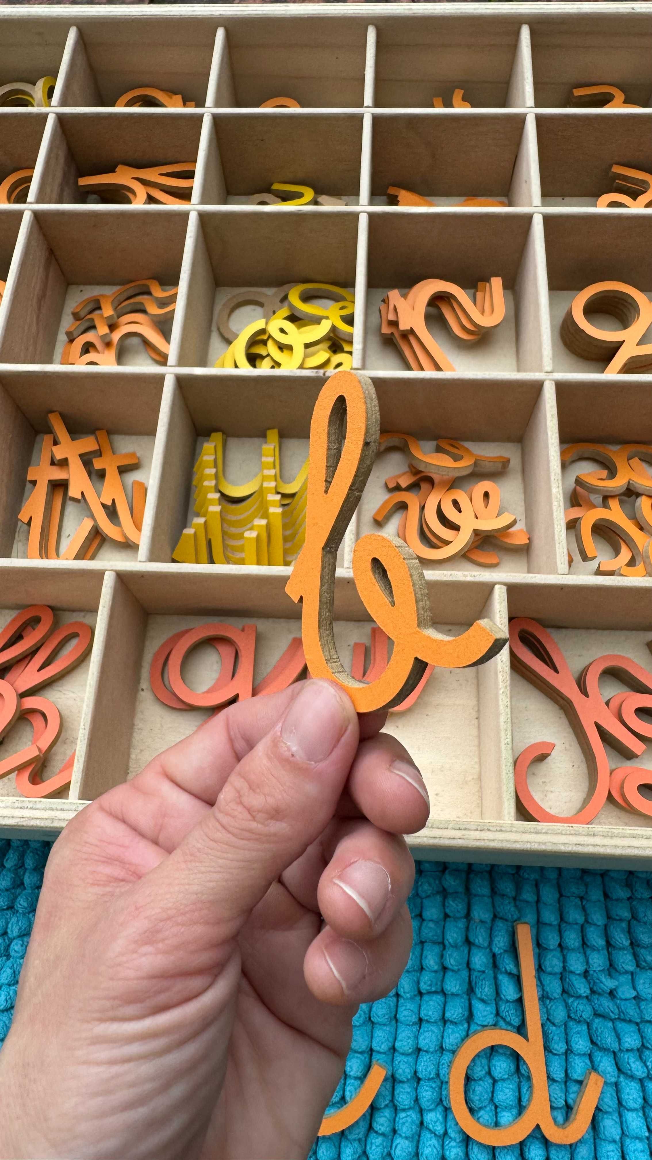 Alfabeto móvel + letras de lixa + bandeja areia | Materiais Montessori