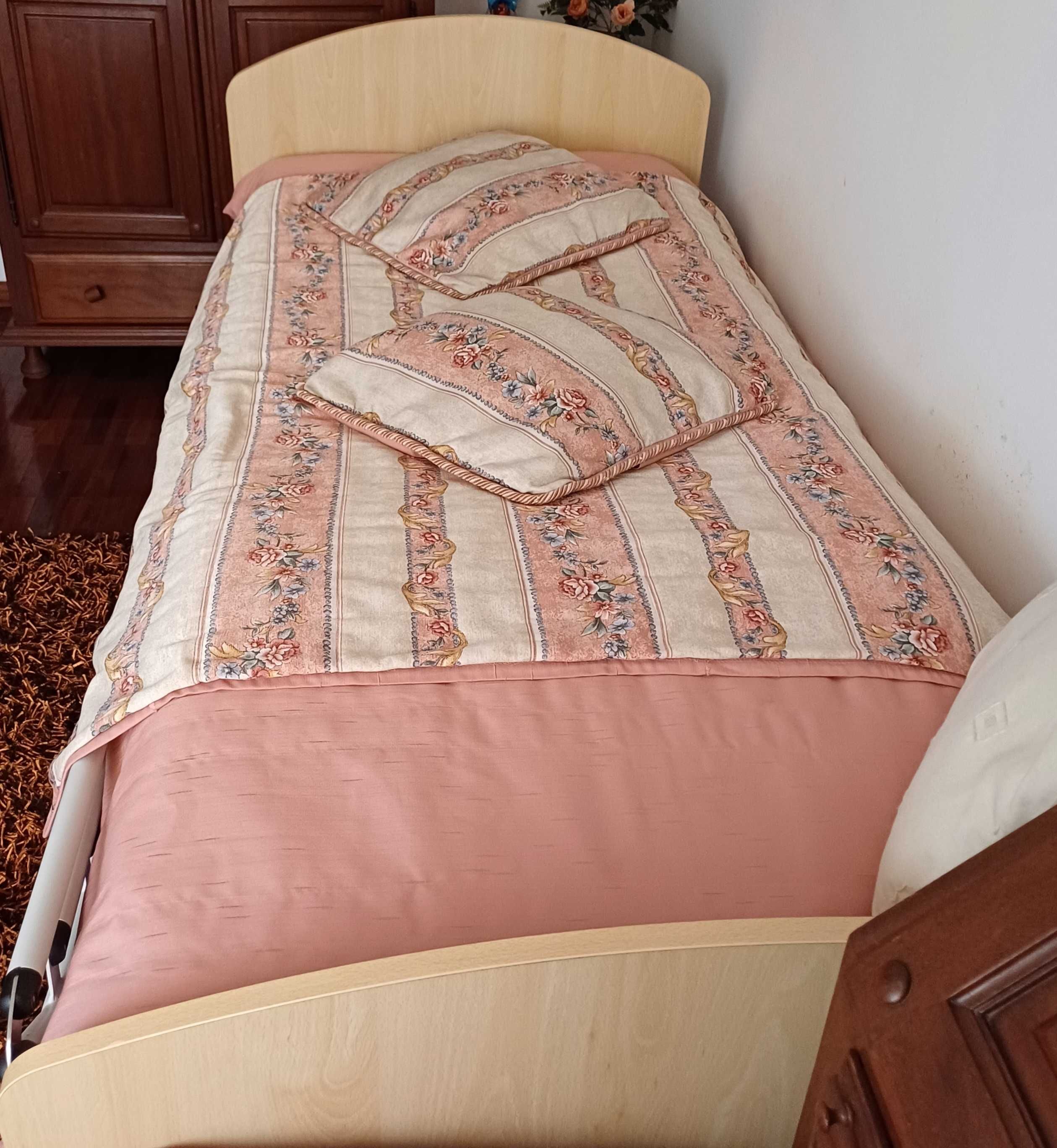 Cama articulada para pessoas acamadas