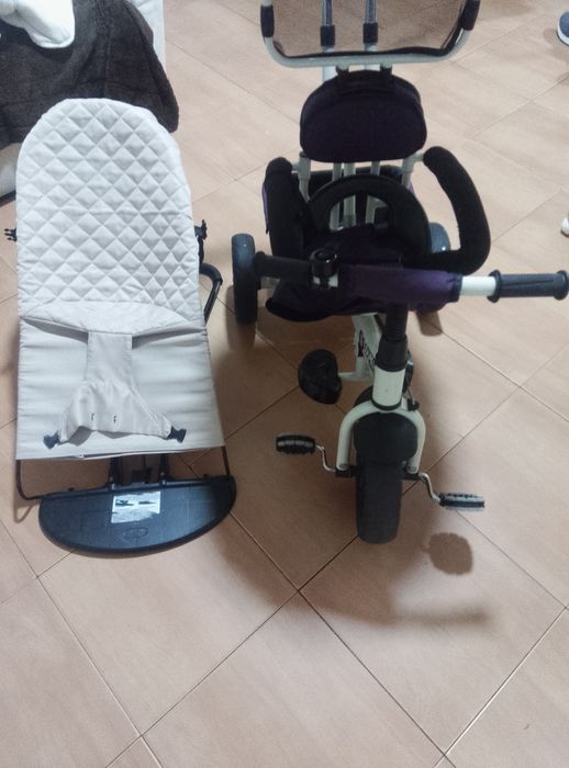 Triciclo com guarda sol e espreguiçadeira