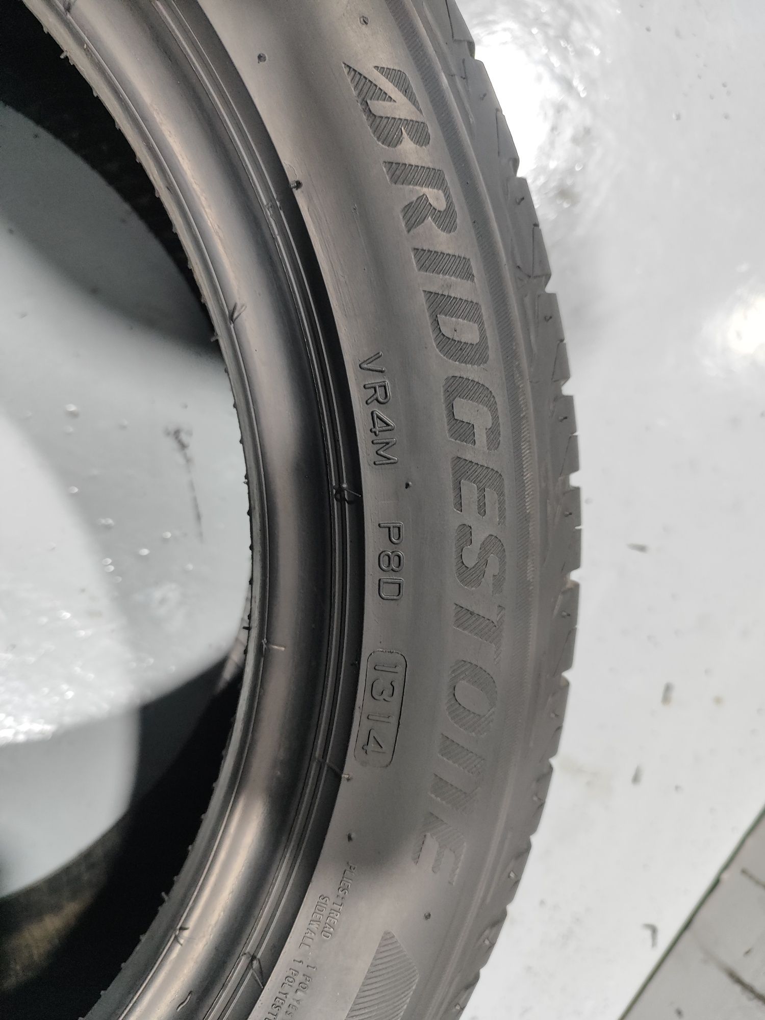 2 pneus semi novos 215-50R17 Bridgestone - Oferta dos Portes