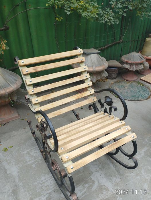 Два кресла для отдыха садовые