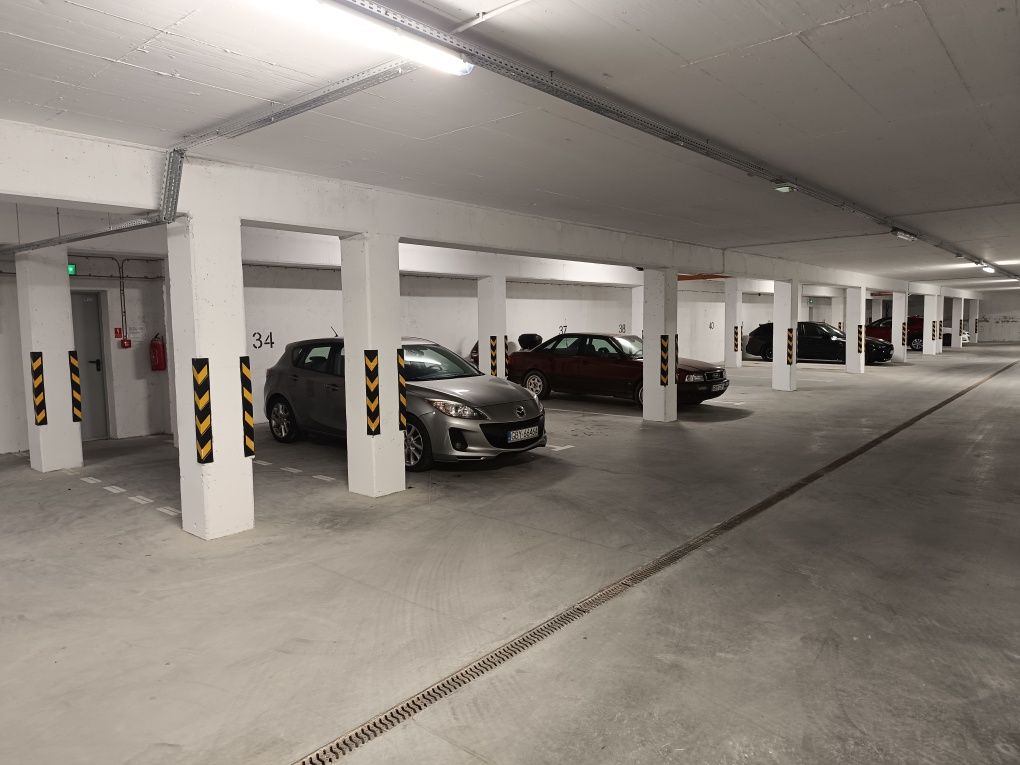 Garaż , miejsce parkingowe w hali garażowej Bytów
