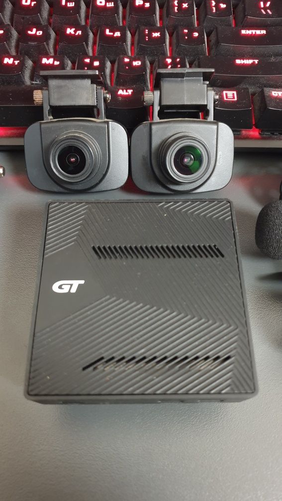 Gazer GT F37 відеореєстратор прихованого монтажу