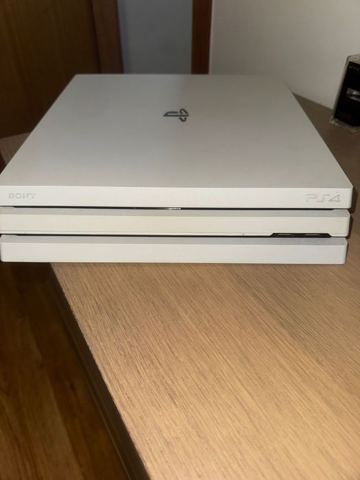 Ps4 PRO 1 TB Branca