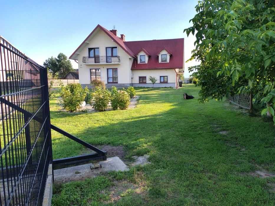 Dom wolnostojący w spokojnej okolicy – okazja!