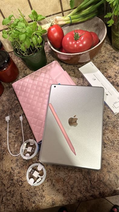 Tablet iPad Apple Retina 10 cali + nowe etui + nowy kabel