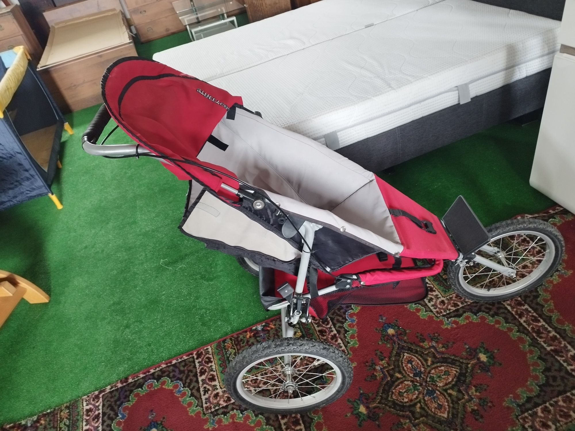 wózek spacerowy do biegania na pompowanych kołach