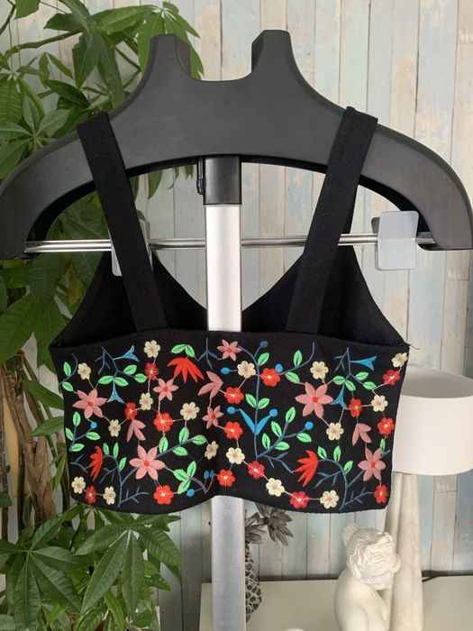 Top preto floral