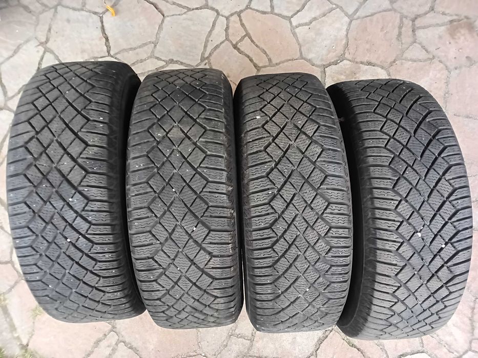 Koła aluminiowe  Toyota 18" z oponami zimowymi Continental