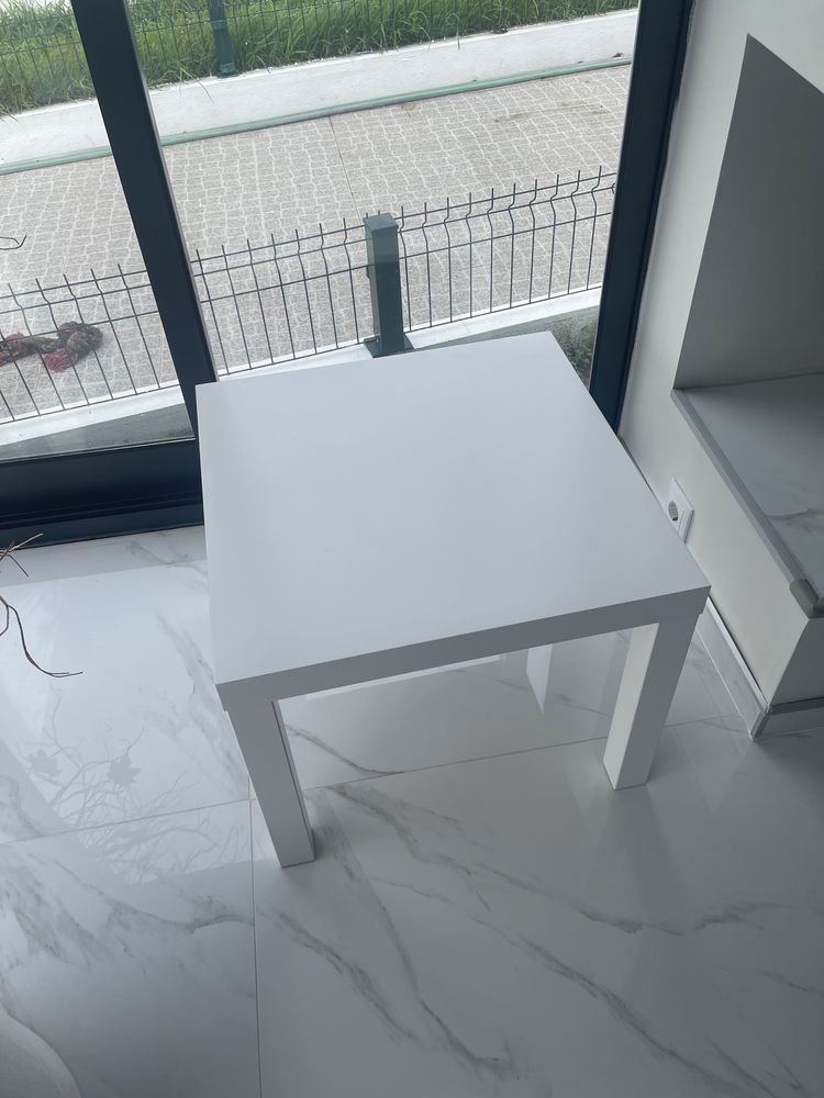 Mesa Ikea pequena