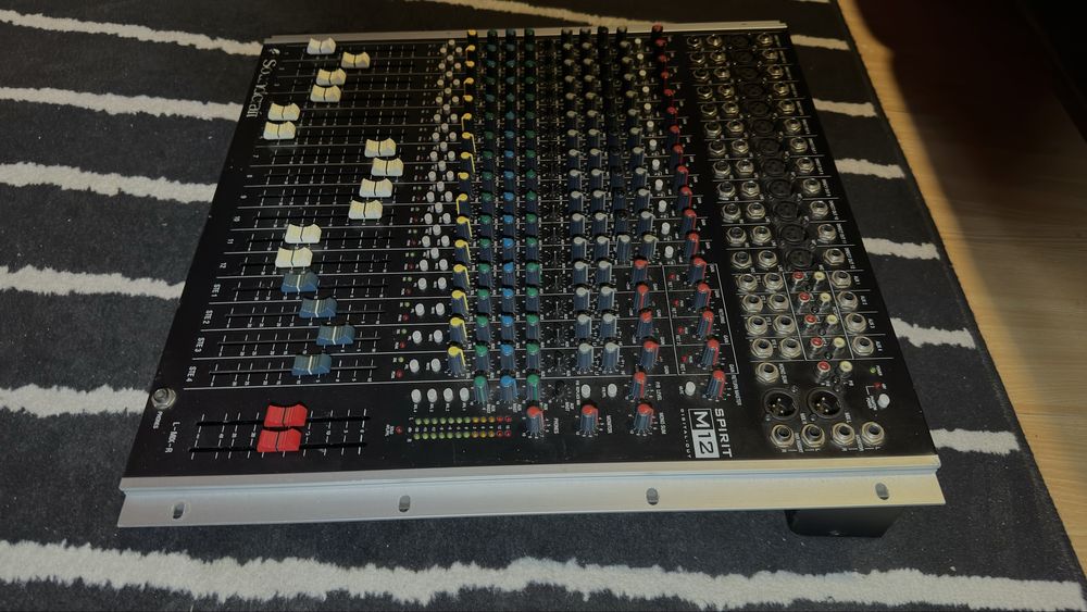 Mesa Soundcraft Spitit M12  (20 canais)